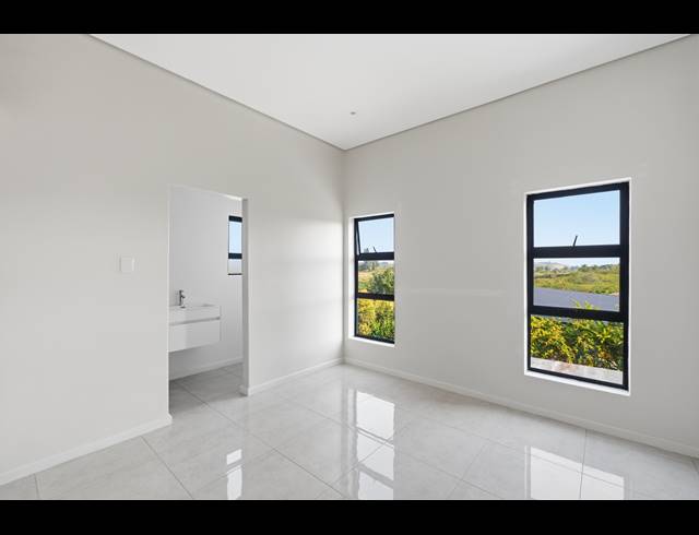 4 BEDROOM HOUSE FOR SALE IN PALM LAKES ESTATE